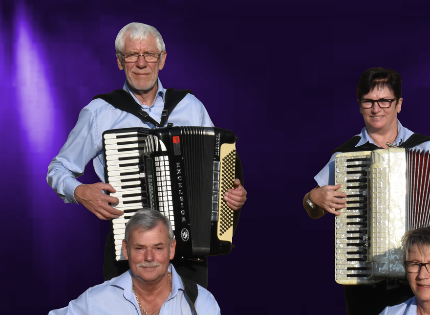 Harmonika Henning og Lone - Bas Flemming - Guitar Inga